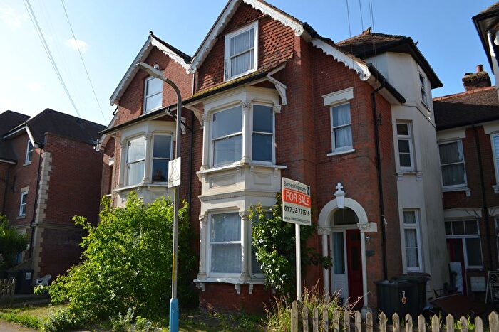 5 Bedroom Property For Sale In Manor Grove, Tonbridge, TN10