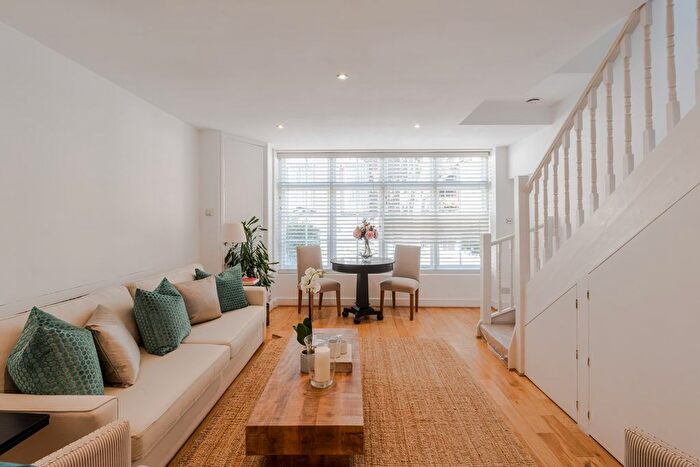 3 Bedroom Mews To Rent In Montagu Mews West, Marylebone, London, W1H