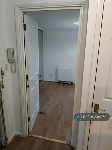 1 Bedroom Flat To Rent In St. Lukes Court, London, SE6