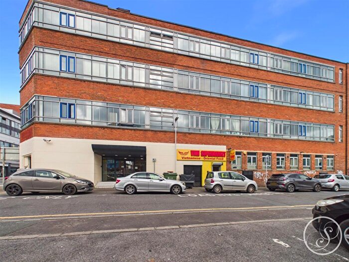2 Bedroom Flat For Sale In Byron Street, Leeds, LS2