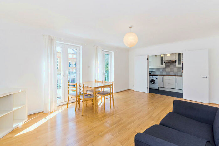 2 Bedroom Apartment To Rent In Fullers Close, Shoreditch, E2