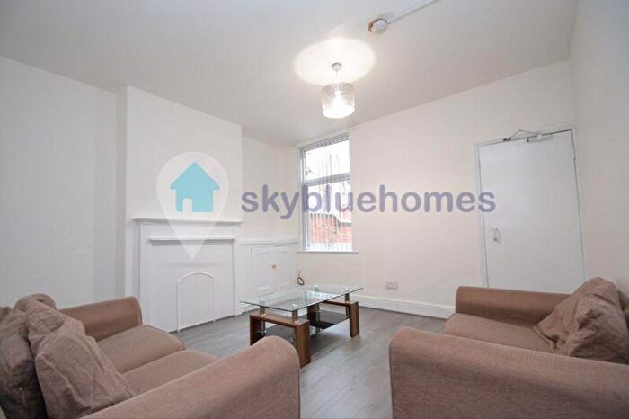 3 Bedroom Terraced House To Rent In Jarrom Street, Leicester, LE2