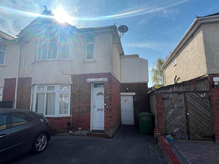 2 Bedroom Flat To Rent In Lancaster Road, Southampton, SO16