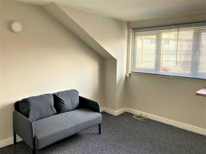 2 Bedroom Flat To Rent In Lower Cathedral Road, Cardiff, CF11
