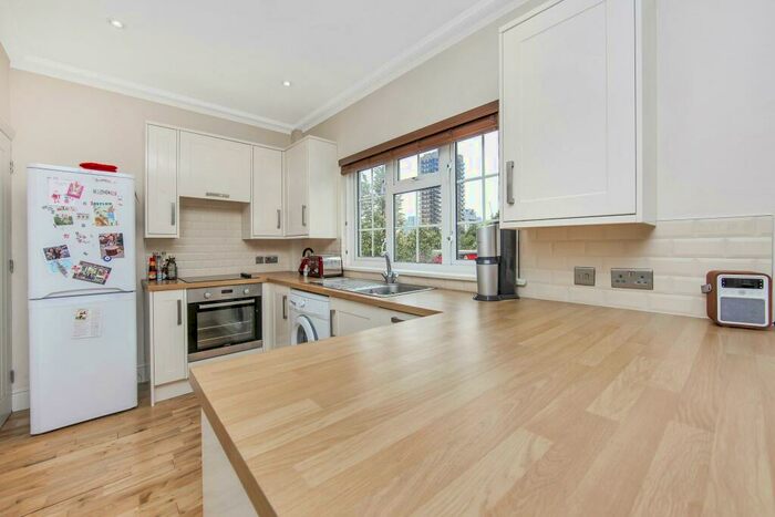 1 Bedroom Flat To Rent In The Highway, London, E1W