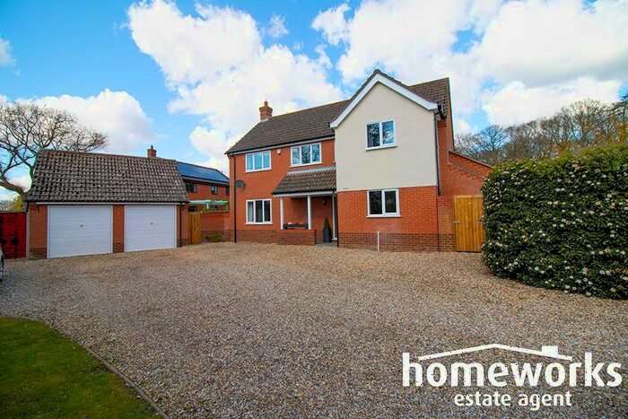 4 Bedroom Detached House For Sale In Fakenham Road, NR20