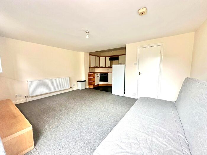 1 Bedroom Flat To Rent In Bow, Tredegar Road, E3