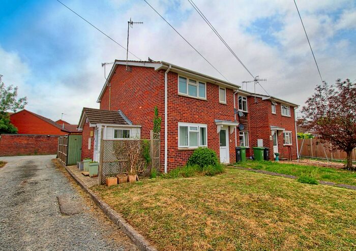 2 Bedroom Maisonette For Sale In Ferry Lane, Offenham, Evesham, WR11