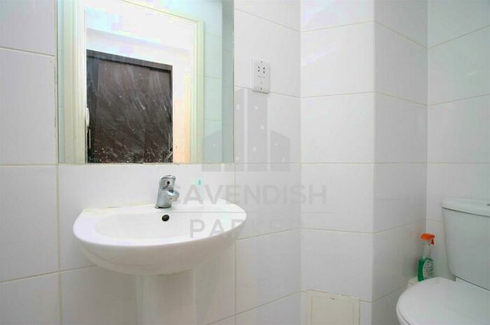 Flat To Rent In Bride Street, Islington, London, N7