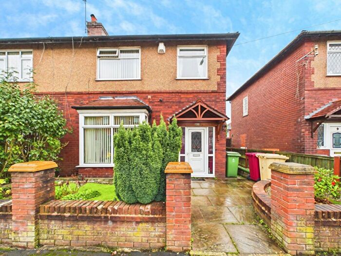 3 Bedroom Semi-Detached House For Sale In Captains Clough Road, Smithills, Bolton, BL1