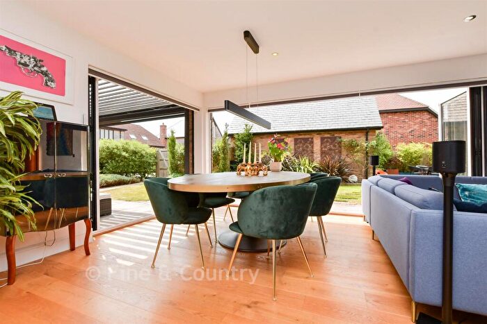 4 Bedroom Detached House For Sale In Elizabeth Drive, Woodnesborough, Sandwich, Kent, CT13