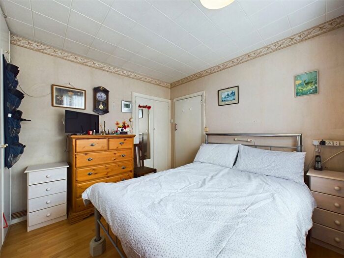 2 Bedroom Flat For Sale In Chase Cross Road, Romford, RM5