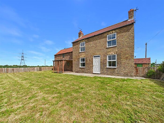 3 Bedroom Detached House For Sale In Main Street, Broomfleet, HU15