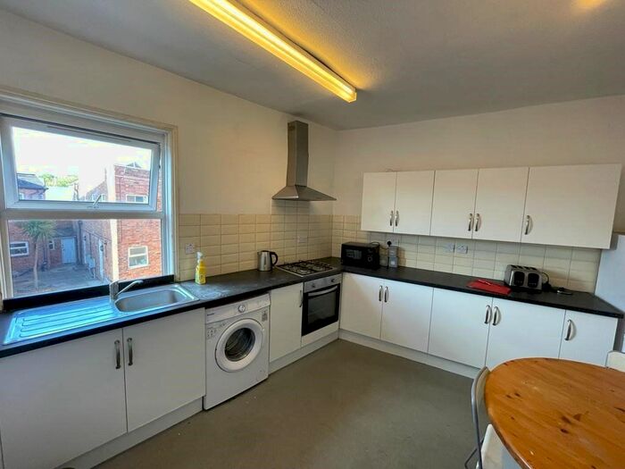 5 Bedroom Flat To Rent In Braunstone Gate, Leicester, LE3
