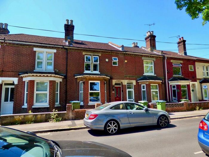 3 Bedroom Terraced House To Rent In Wordsworth Road, Southampton, SO15