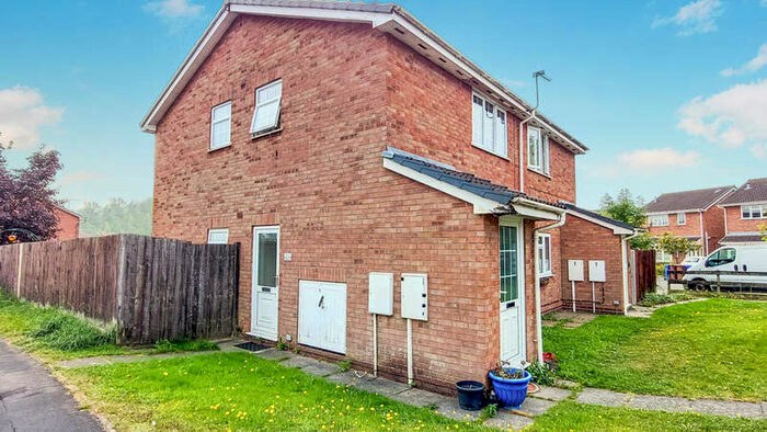 1 Bedroom Ground Flat To Rent In Knightsbridge Way, DE13