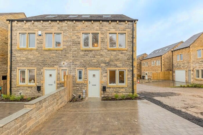 3 Bedroom Semi-Detached House For Sale In Tinker Lane, Lepton, Huddersfield, HD8