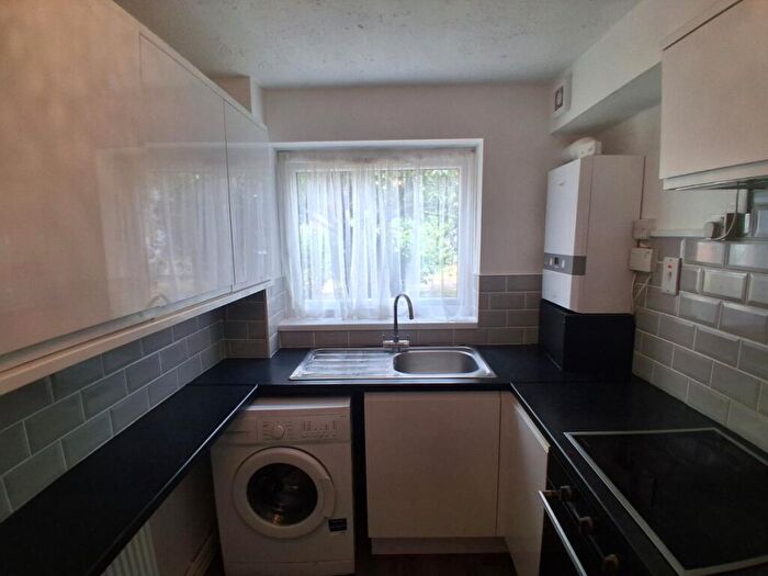 1 Bedroom Flat To Rent In Dellow Close, Newbury Park, IG2