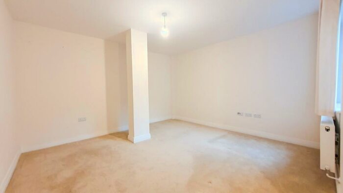 1 Bedroom Flat To Rent In Skyline House, Swingate. Stevenage, SG1