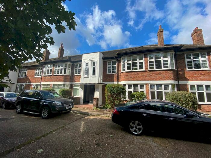 3 Bedroom Flat To Rent In Corbets Tey Road, Upminster, RM14