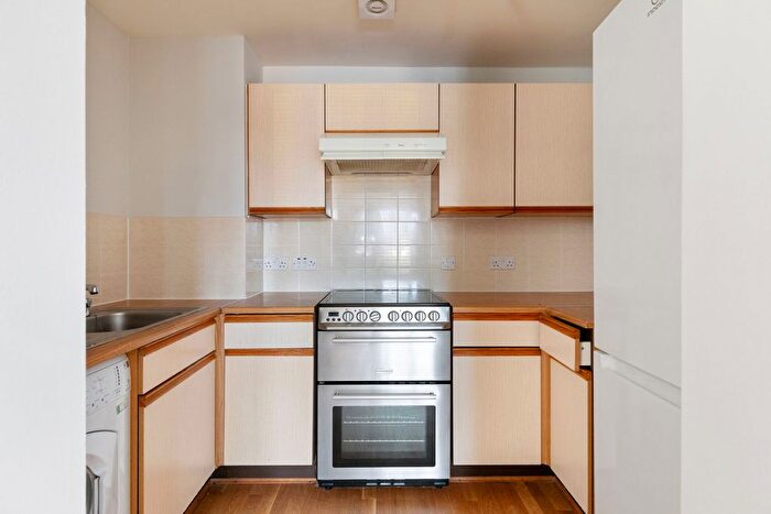 1 Bedroom Flat To Rent In Bushey Grove Road, Bushey, WD23