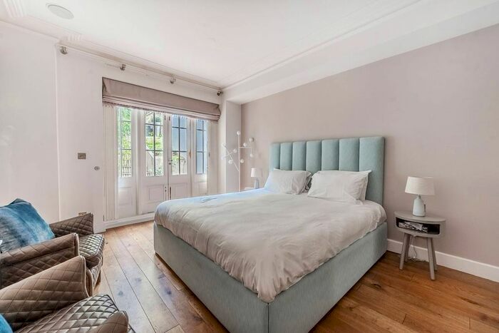 2 Bedroom Flat To Rent In Oakley Street, Chelsea, London, SW3