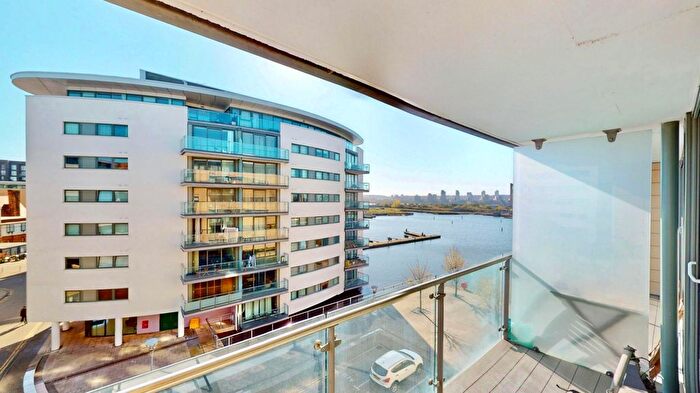2 Bedroom Flat For Sale In Fathom Court, Basin Approach, London, E16