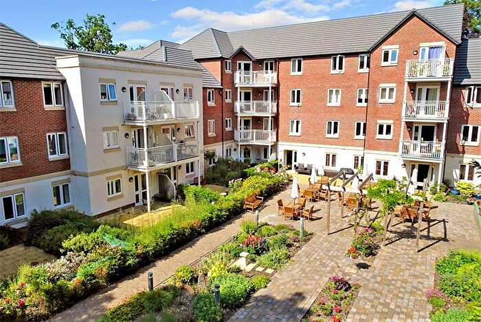 2 Bedroom Apartment For Sale In Bath Road, Devizes, Wiltshire, SN10