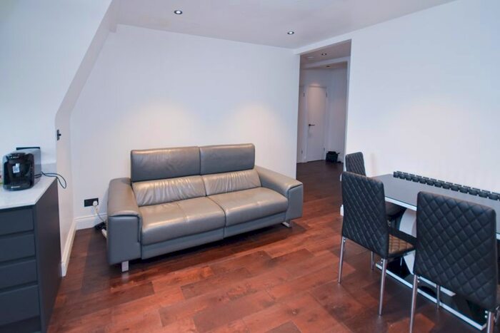 2 Bedroom Flat To Rent In Clapham Road, London, SW9