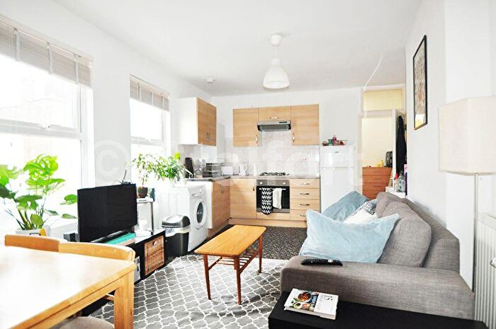 2 Bedroom Flat To Rent In Stoke Newington High Street, London, N16