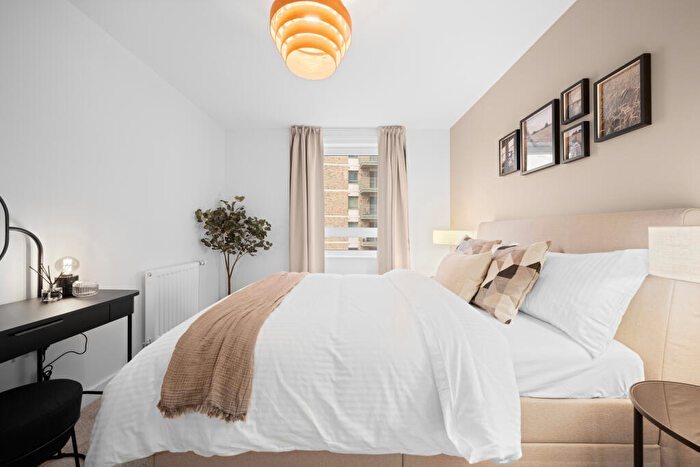 3 Bedroom Apartment For Sale In The Silverton, Silvertown, Newham, London, E16