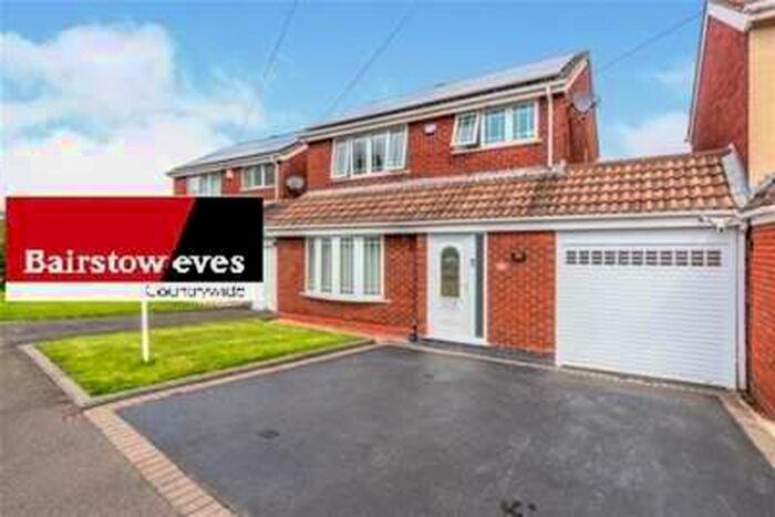 3 Bedroom Cottage To Rent In Sparrow Close, Wednesbury, WS10