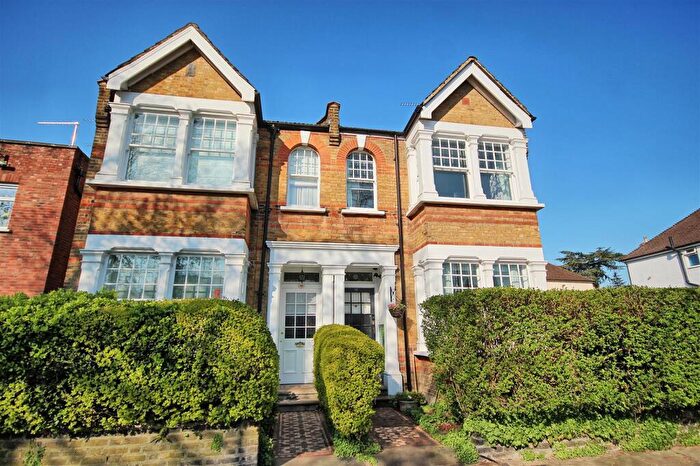 3 Bedroom Semi-Detached House For Sale In Chase Side - Enfield, EN2