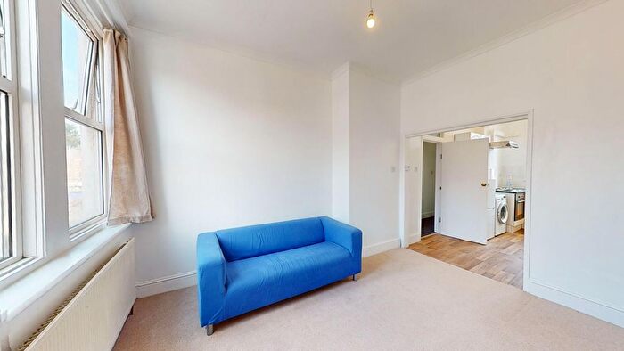1 Bedroom Terraced House To Rent In London Road, London, SW16