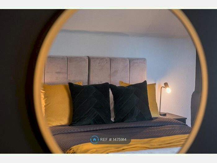 3 Bedroom Flat To Rent In Bartholomews, Brighton, BN1