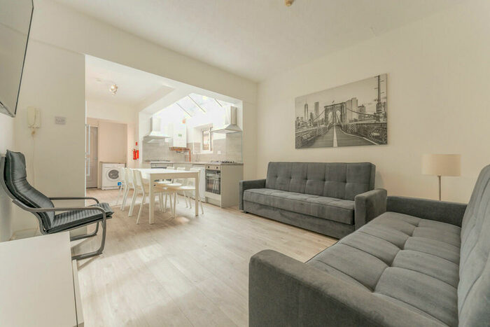 7 Bedroom Terraced House To Rent In Tiverton Road - Bath Student Property, B29