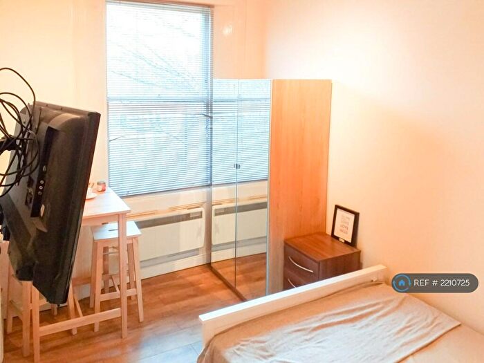 Studio To Rent In London, London, N7