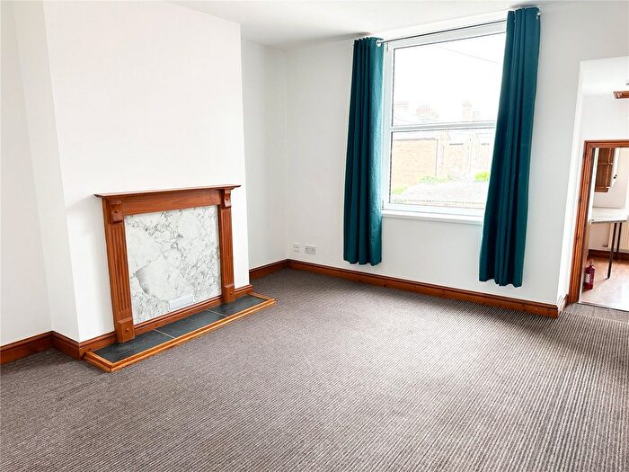2 Bedroom Flat To Rent In Cheddon Road, Taunton, Somerset, TA2