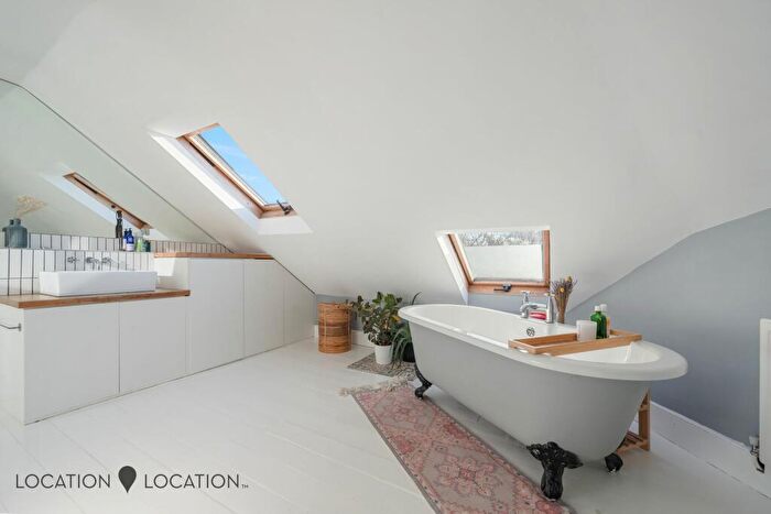 3 Bedroom End Of Terrace House For Sale In Brooke Road, London, N16