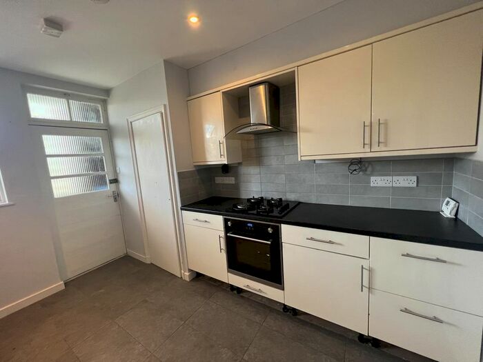 2 Bedroom Flat To Rent In Magdalen Road, St. Leonards, Exeter, EX2