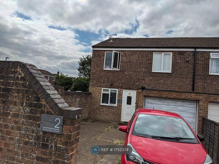 4 Bedroom End Of Terrace House To Rent In Amberley Road, Slough, SL2