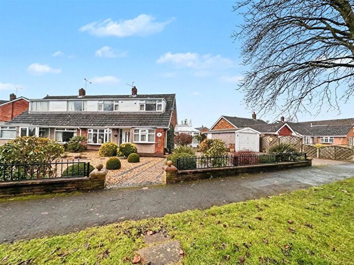 3 Bedroom Semi Detached Bungalow For Sale In St. Peters Avenue, Scunthorpe, DN16