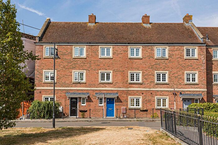 3 Bedroom Terraced House For Sale In Redhouse Gardens, Swindon, SN25