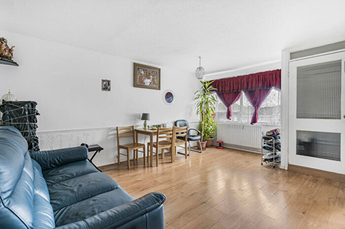 2 Bedroom Apartment For Sale In London Road, Mitcham, CR4