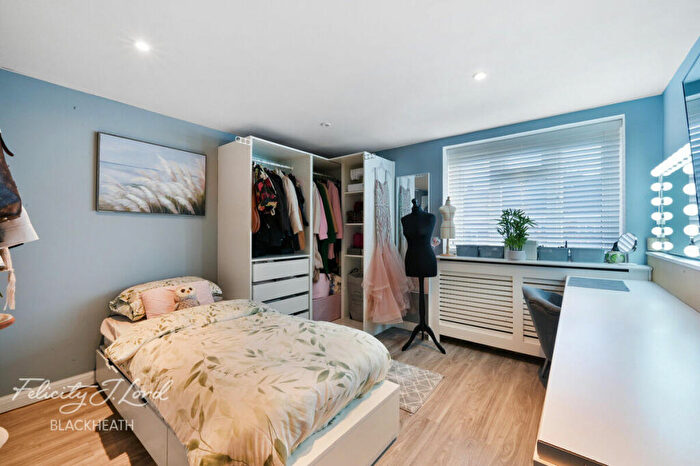 2 Bedroom Apartment For Sale In Little Heath, London, SE7