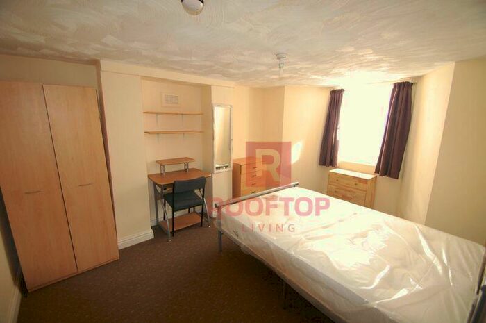 6 Bedroom House To Rent In Hessle Place, Leeds, LS6
