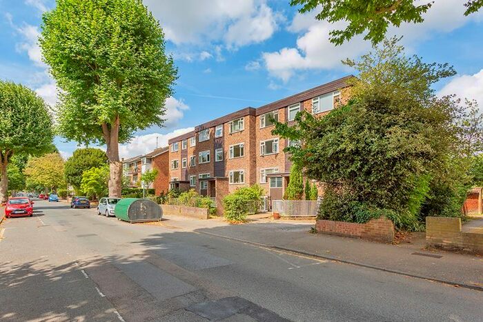 1 Bedroom Flat To Rent In Lovelace Road, Surbiton, KT6