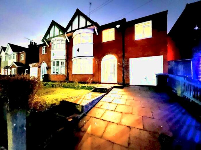5 Bedroom Semi-Detached House To Rent In Saffron Lane, Leicester, LE2