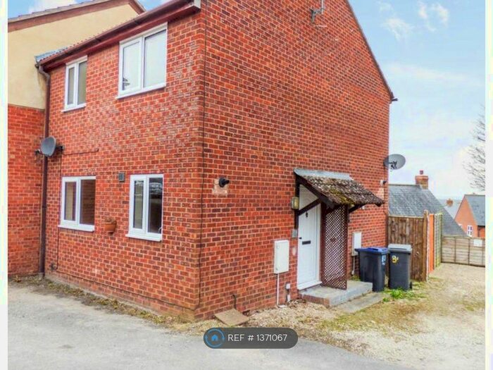 1 Bedroom Semi-Detached House To Rent In Bratton Road, Westbury, BA13