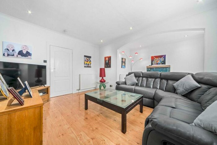 2 Bedroom Flat To Rent In Kingsacre Road, Glasgow, G73